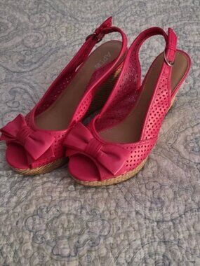 Vintage Apt. 9 Hot Pink Wedge Open Toed Heels